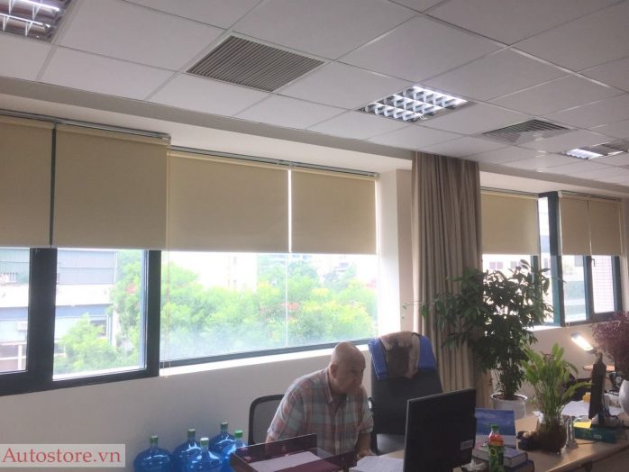 Lắp rèm cuốn cửa sổ nhựa che nắng tại 45 Bà triệu, Hoàn kiếm